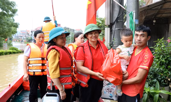 Không để người dân vùng mưa lũ thiếu lương thực