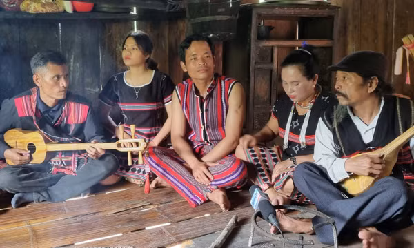 Giữ tiếng chiêng linh thiêng giữa đại ngàn Trường Sơn