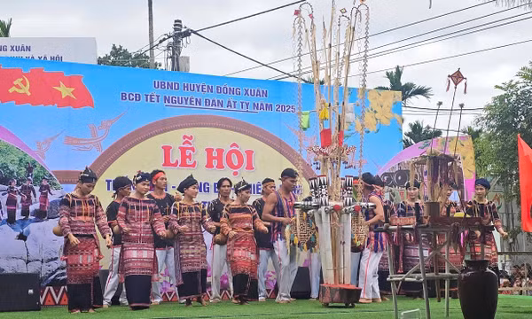 Phát huy giá trị văn hóa cồng chiêng và dệt thổ cẩm của người Ba Na