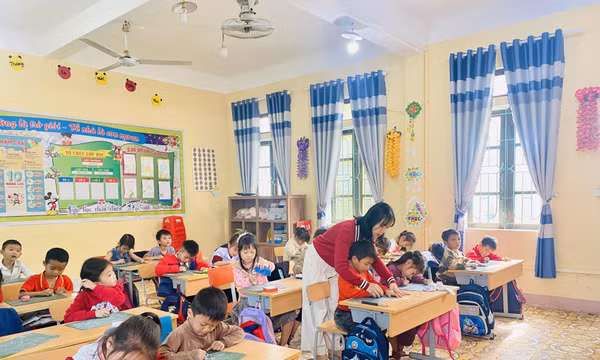 Nâng bước học trò dân tộc Chứt giữa đại ngàn