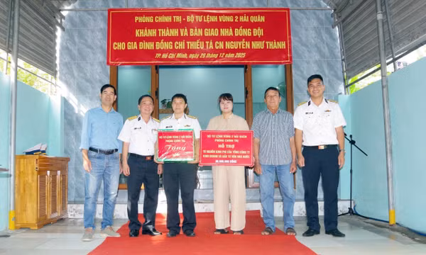 Xây dựng, bàn giao nhà cho quân nhân, đồng bào M’Nông