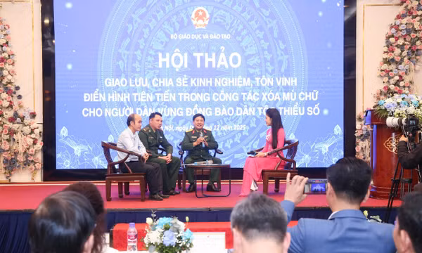 Xóa mù chữ - chìa khóa để phát triển giáo dục vùng đồng bào dân tộc thiểu số