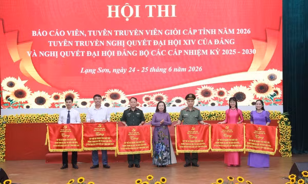 'Cầu nối' đưa chính sách đến với đồng bào vùng cao