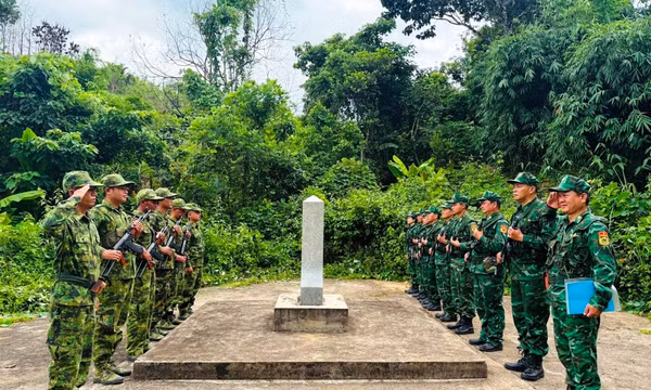 Tuần tra song phương trên biên giới Việt - Lào