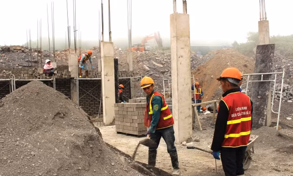 Vượt đá núi, đua tiến độ xây trường cho học sinh vùng biên