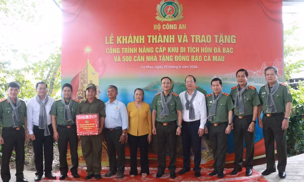 Khánh thành bàn giao công trình di tích Hòn Đá Bạc và 500 căn nhà tặng đồng bào khó khăn