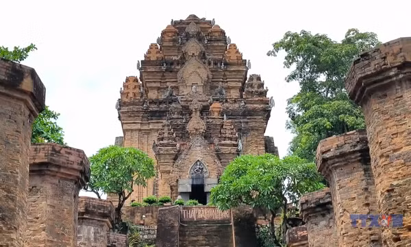 Chiêm ngưỡng vẻ đẹp của Tháp Bà Pô Nagar