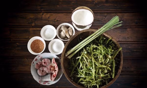Nguyên liệu chế biến canh Samlor Korko chủ yếu từ thực vật thiên nhiên, dễ tìm và sẵn có quanh nhà.