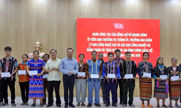 Tiếp sức cho đồng bào khó khăn vùng biên cương Tổ quốc