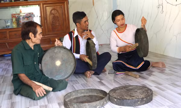 Đồng bào dân tộc Co mang họ Hồ, trọn đời nhớ Bác