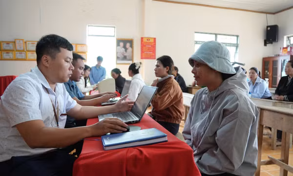 Những “công bộc xã” bền bỉ đưa thủ tục hành chính về thôn