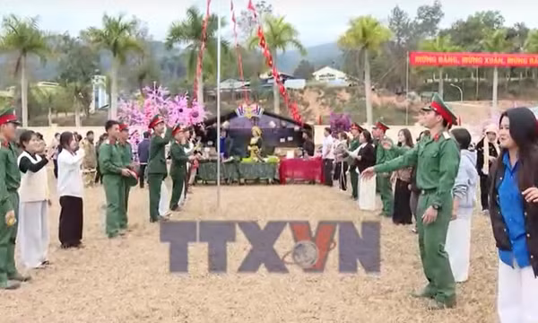 Tết thắm tình quân nơi nơi vùng cao Điện Biên