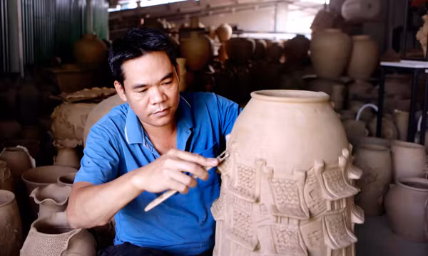 Những người giữ lửa của làng gốm Hương Canh