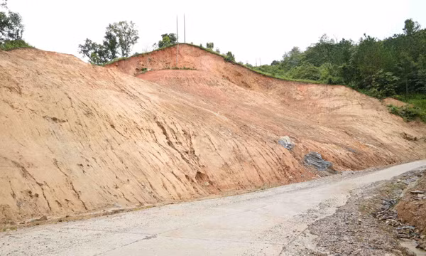 Các xã miền núi phía Tây Quảng Ngãi chủ động ứng phó nguy cơ sạt lở