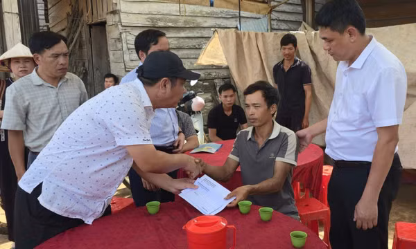 Thăm hỏi, động viên gia đình 5 nạn nhân đuối nước tại Lâm Đồng