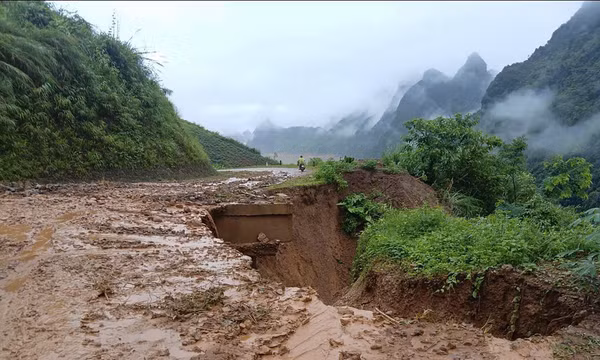 Hoàn lưu bão số 1 gây sạt lở nhiều tuyến đường ở Điện Biên