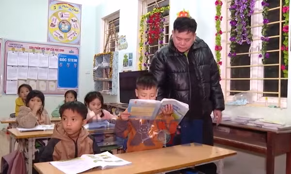 Thầy giáo giữ lửa con chữ ở Piêng Vai