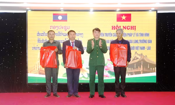 Già làng, trưởng bản tích cực bảo vệ an ninh trật tự ở biên giới Việt Nam - Lào