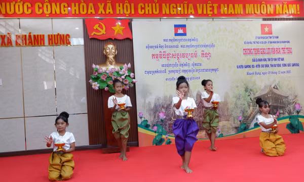 Giao lưu đoàn kết dân cư khu vực biên giới Việt Nam - Campuchia