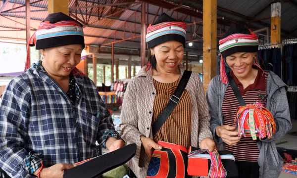Sắc màu nhộn nhịp nơi chợ vùng cao Tuyên Quang 