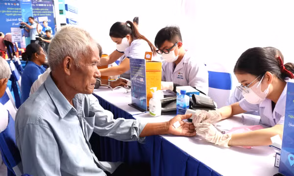 Khám chữa bệnh miễn phí cho đồng bào Khmer dịp Lễ Sene Dolta