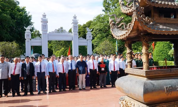 Tưởng nhớ và tri ân công lao của anh hùng dân tộc Quang Trung - Nguyễn Huệ