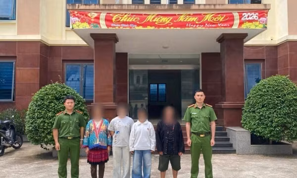 Kịp thời ngăn chặn hai thiếu nữ bị dụ dỗ đi làm 'việc nhẹ, lương cao'