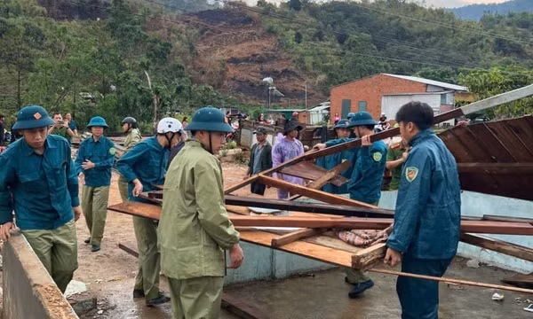 Lâm Đồng: Mưa dông khiến nhiều nhà dân bị sập, tốc mái