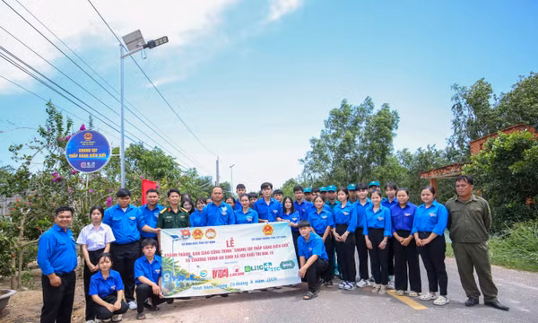 Thắp sáng tuyến đường tuần tra biên giới, tiếp thêm sức mạnh bảo vệ phên dậu