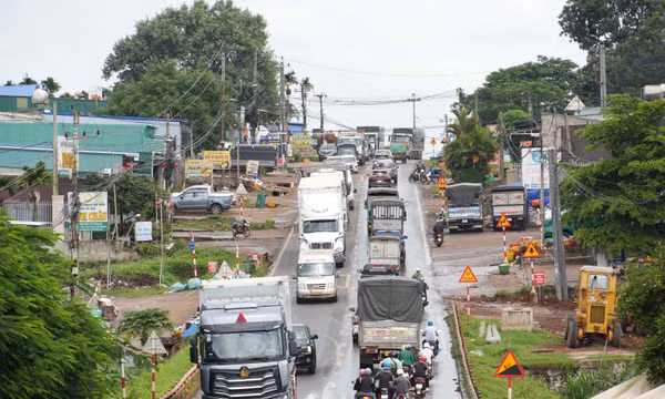 Quốc lộ 26 quá tải, ùn tắc giao thông cục bộ trong mùa thu hoạch sầu riêng