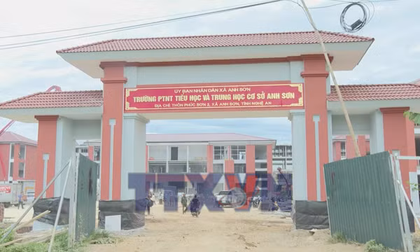 Nỗ lực không nghỉ để Trường liên cấp vùng biên kịp đón năm học mới