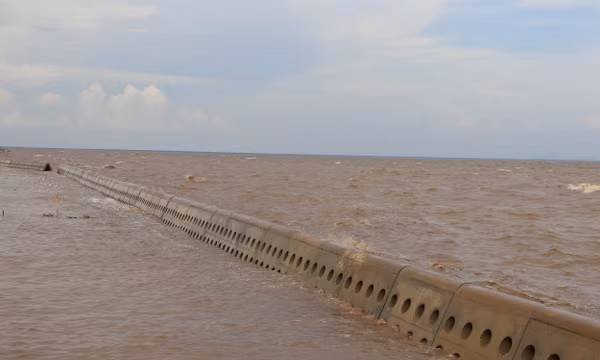 Đầu tư công trình chống xói lở bằng công nghệ đê giảm sóng kết cấu rỗng