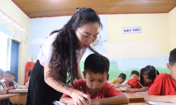 Giúp trẻ vùng cao tự tin bước vào năm học mới