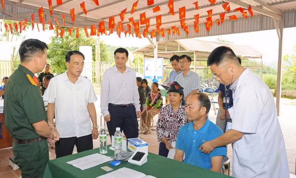 Đưa 'phòng khám' đến tận bản làng biên giới