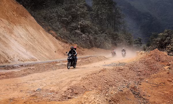 Mưa bão cận kề, nỗi lo sạt lở trên tuyến đường huyết mạch vùng cao