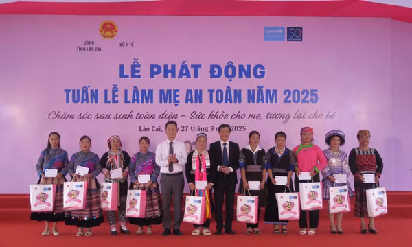 Phát động 'Tuần lễ Làm mẹ an toàn' năm 2025