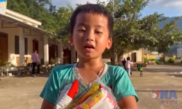 Trung thu muộn cho trẻ em vùng cao 