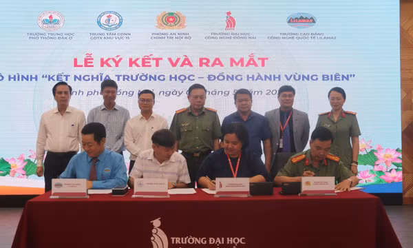 Ra mắt mô hình 'Kết nghĩa trường học - đồng hành vùng biên'