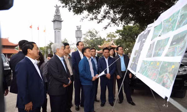Tập trung tăng trưởng kinh tế và đảm bảo đời sống nhân dân