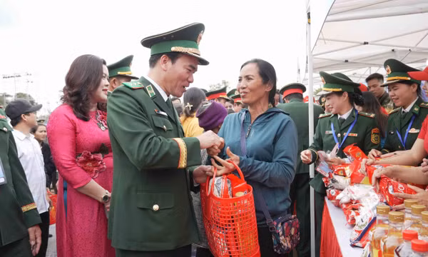 Mang Tết sớm đến vùng biên Hà Tĩnh