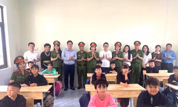 Trên 900 học sinh vùng cao tại Tuyên Quang được hỗ trợ học tập