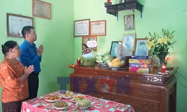Bữa cơm sum vầy tri ân các gia đình liệt sĩ