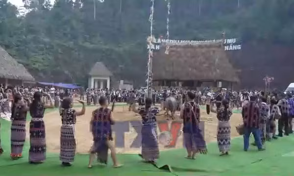 Đồng bào Cơ Tu gắn lễ hội với bảo vệ rừng