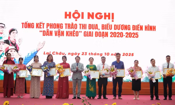 Lai Châu biểu dương điển hình 'Dân vận khéo'