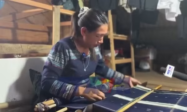 Người Cil bền bỉ giữ nghề dệt thổ cẩm ở cổng trời Đưng K’Nớ