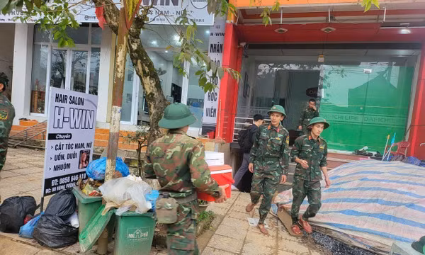 Người dân Khe Sanh trở về nhà sau hơn một tháng sơ tán vì sạt lở