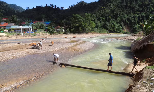 Cuộc sống khó khăn của người dân bản Na Ngân do bị cô lập giữa đại ngàn Pù Huống