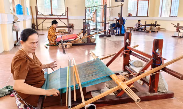 Phát huy giá trị làng nghề Chăm gắn với phát triển du lịch