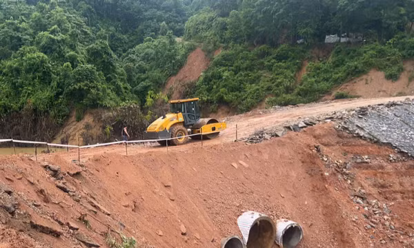 Quốc lộ 12 nối Lai Châu với Điện Biên đã thông xe tạm thời