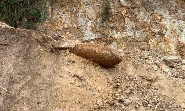 Phát hiện quả bom nặng khoảng 350kg khi đang thi công đường gom tại Bảo Hà (Lào Cai)
